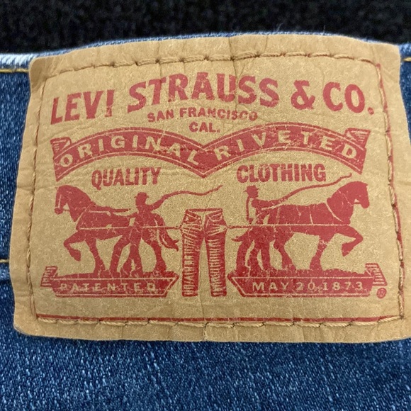 Ladies Levi’s jeans - Picture 5 of 7